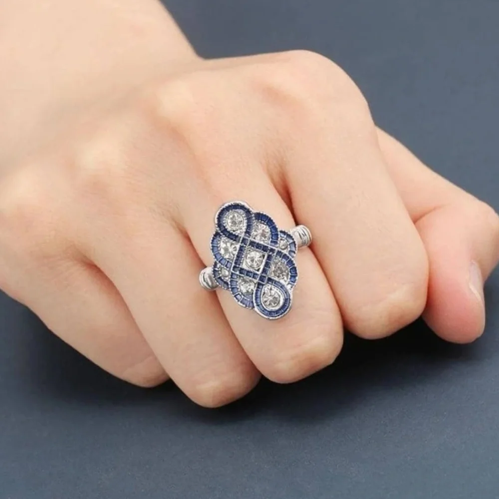 Vintage Sterling Silver Chinese Knot Blue White Sapphire Geometric Banquet Ring